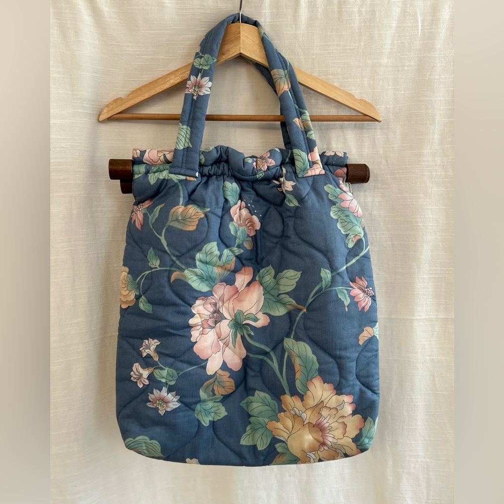 Vintage Circa 1970's/1980's Floral Quilted Tote Bag - Blue Garden Print‎